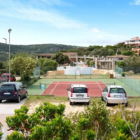 Coralli On The Hill - Shared Pool Holiday home *