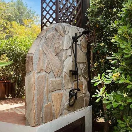 Coralli On The Hill - Shared Pool Holiday home *